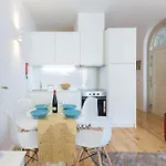 Host Wise - Spacious Bright Flat - Terrace Porto