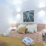 Host Wise - Spacious Bright Flat - Terrace Apartman *