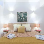 Host Wise - Spacious Bright Flat - Terrace Apartman *