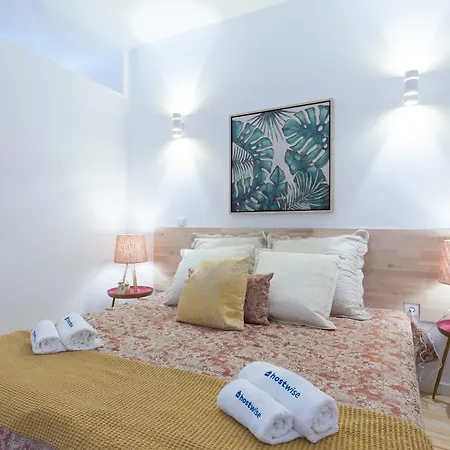 Host Wise - Spacious Bright Flat - Terrace Apartment *